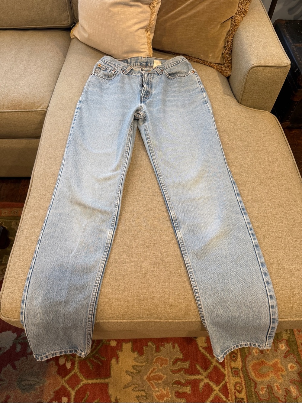Vintage Light Wash High-Rise Women’s Levi’s Jeans - Blue - Picture 2 of 16
